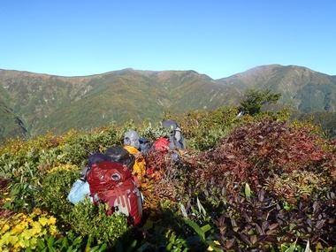 大水上山を望む
